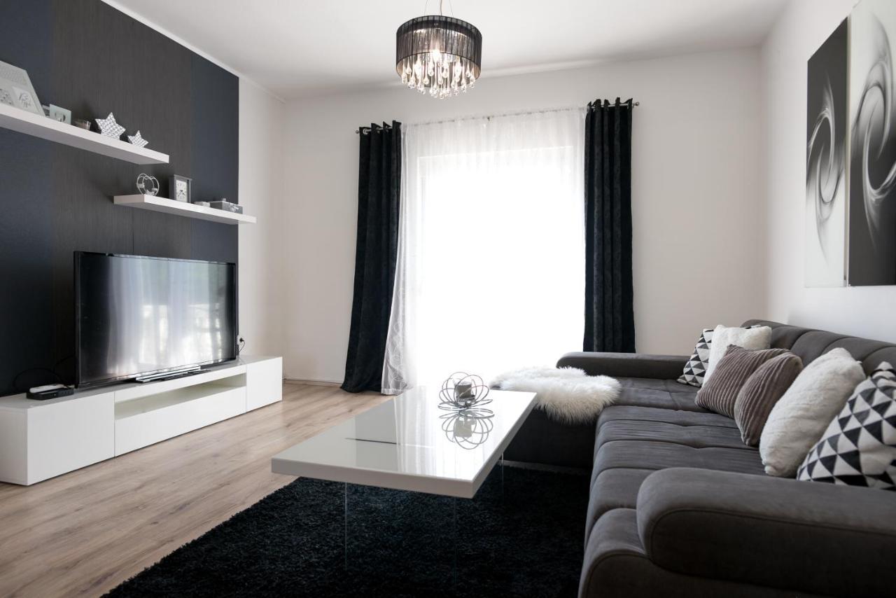 Natura With Private Pool Apartment
