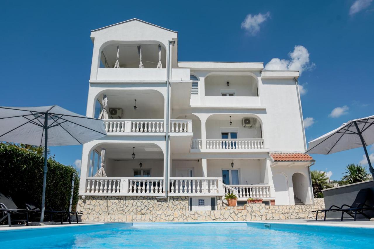 Natura With Private Pool Apartment *